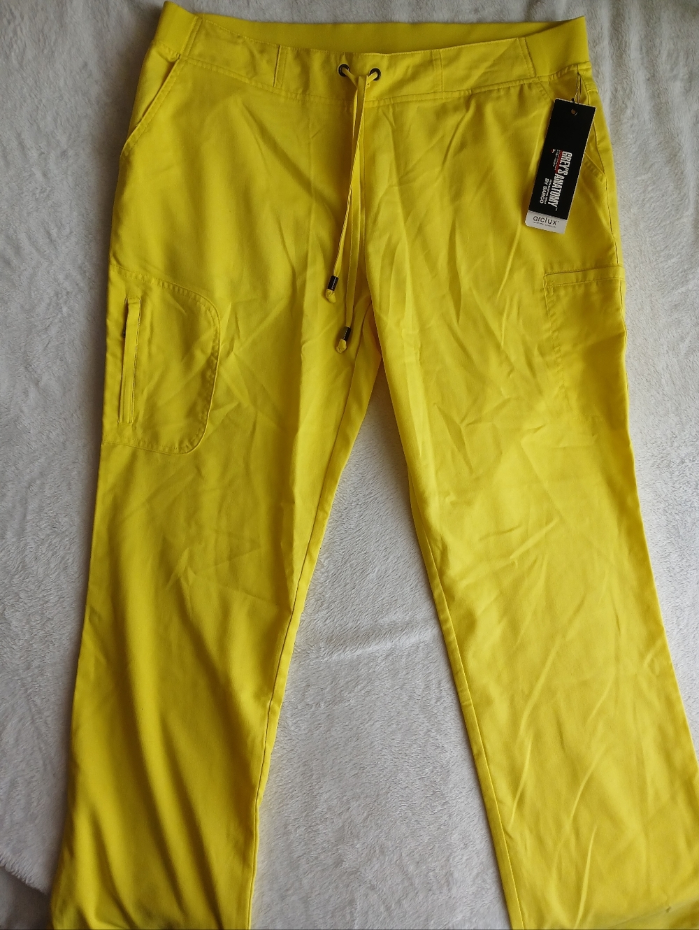 NWT Grey’s Anatomy by Barco Mia Cargo Scrub Pants Sunshine Yellow L